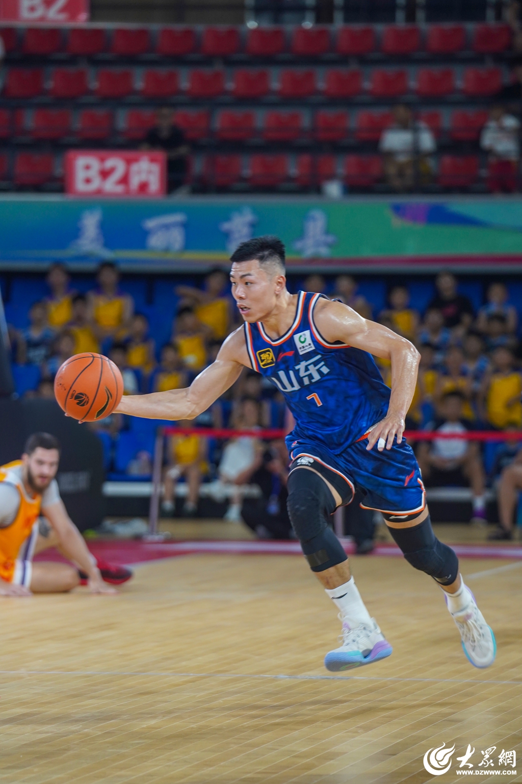 包含赛地聚焦：NBA常规赛今夜热度飙升，山东男篮调整名单，引发热议，训练强度明显提升的词条